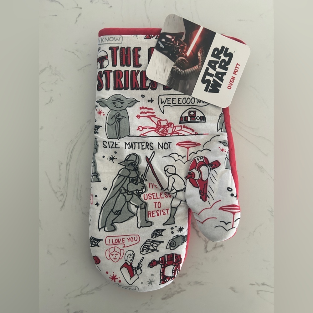 Star Wars “The Empire Strikes Back” Oven Mitt – Official Disney Merchandise- NWT